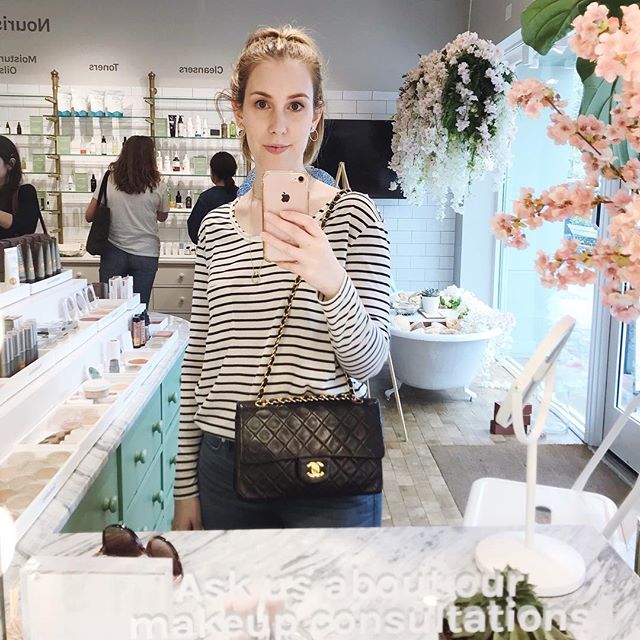 My favorite local beauty counter @follainbethesdarow 🌱 I love how all the clean beauty brands are laid out so you can swatch and play 🎨 #follainambassador #cleanbeauty