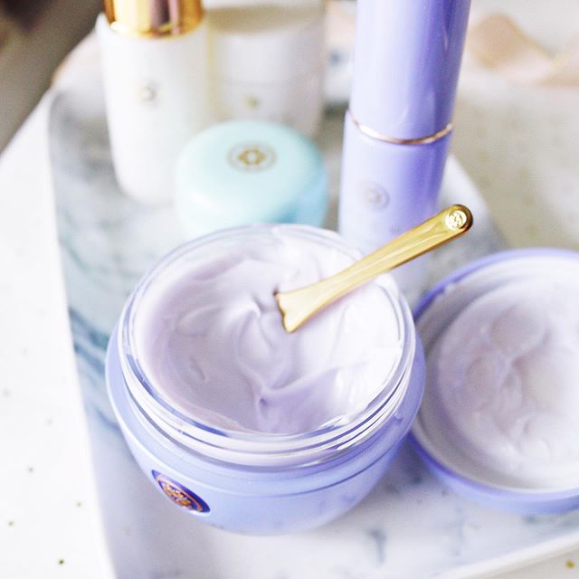 I took a risk buying this @tatcha Dewy Skin Cream. Usually I like to sample skincare prior to purchasing but the reviews online had me like 🤗, and I love anything that makes my skin fresh and dewy. I’ve been using this at night for almost a week and to say I’m obsessed is an understatement. My dry and sensitive skin absolutely loves this. It takes a few minutes to absorb but in the morning my skin is soft, plump and glowing. ✨