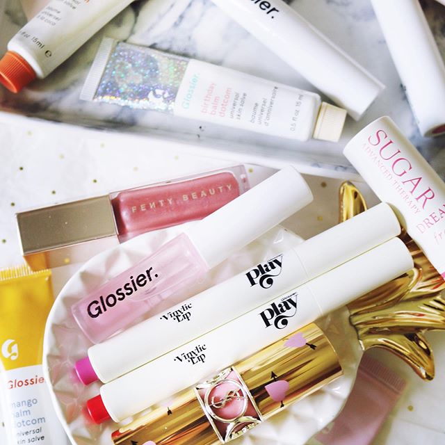 Never a shortage of lipsticks, balms and glosses. 💋The @glossierplay vinylic lip and @fentybeauty gloss bomb are super moisturizing and never sticky. #glossierplay #fentyglossbomb #beautyblogger