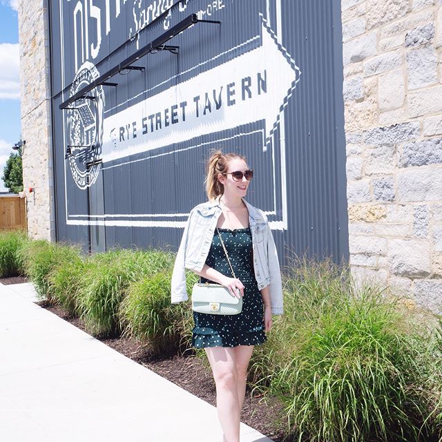 Brunch @ryestreettavern is this way ➡️ and it was soo good. 🍳🥞🍷Swipe for #foodporn. #baltimorebrunch #baltimoreblogger #brunchootd #bloggerstyle