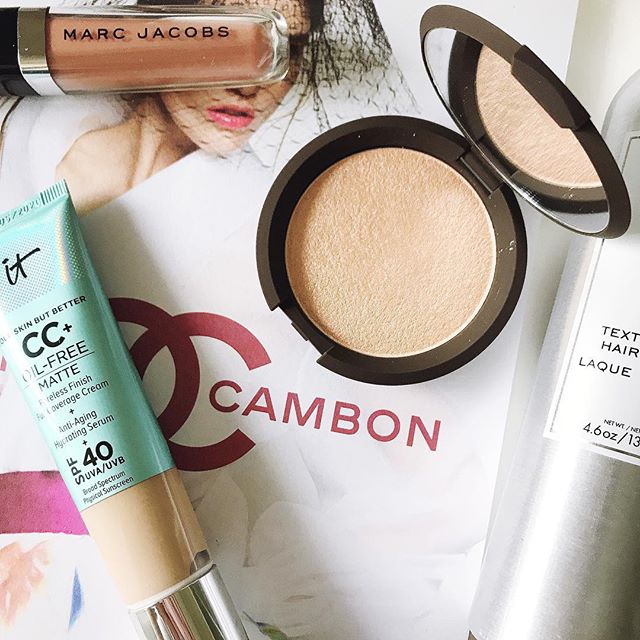 I can’t believe I’ve gone this long without @beccacosmetics Champagne Pop highlighter ✨ What’s your favorite beauty product right now?
