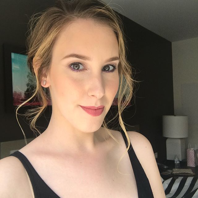 Think I’ll wear purple eyeshadow on my lower lash line forever 💜 Here’s my bridesmaid makeup & hair lewk 👀 by @mockmakeup & @elishaevansstyle #bridesmaidmakeup #bridesmaidhair #chignon #motd💋 #hairinspo