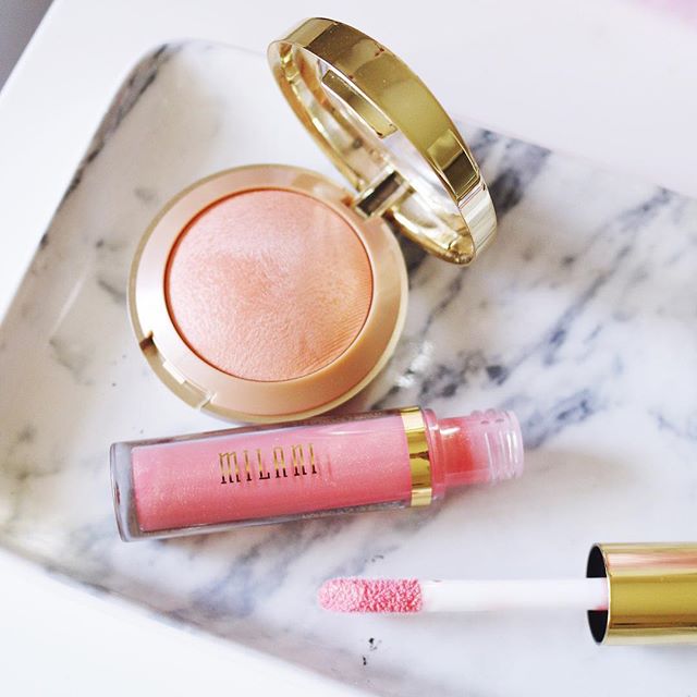 My favorite peachy lip & cheek duo 🍑 @milanicosmetics Luminoso Lip Plumper and Baked Blush #milanicosmetics #milaniluminoso #bakedblush #beautyblogger #pursuepretty #flashesofdelight #projectpan #flatlaytoday #discoverunder5k