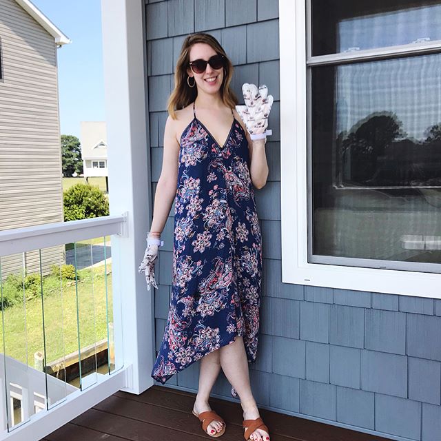 Don’t wait for #selfcaresunday, you should pamper yourself every day of the week! I love using these paraffin wax gloves by @parasilk while I’m on vacation! 🧤I heat these up in the microwave (only takes 60-90 seconds!) and leave on for 10 minutes while I relax.
Right now they have an awesome BOGO special through #AmazonPrimeDay! Just add 2 items to your cart and the discount will be applied automatically!
Shop here ➡️ https://amzn.to/2zFsZ7o
.
.
.
#sponsored #parasilk #selfcare #amazonprimeday #selfcareroutine #vacationmode