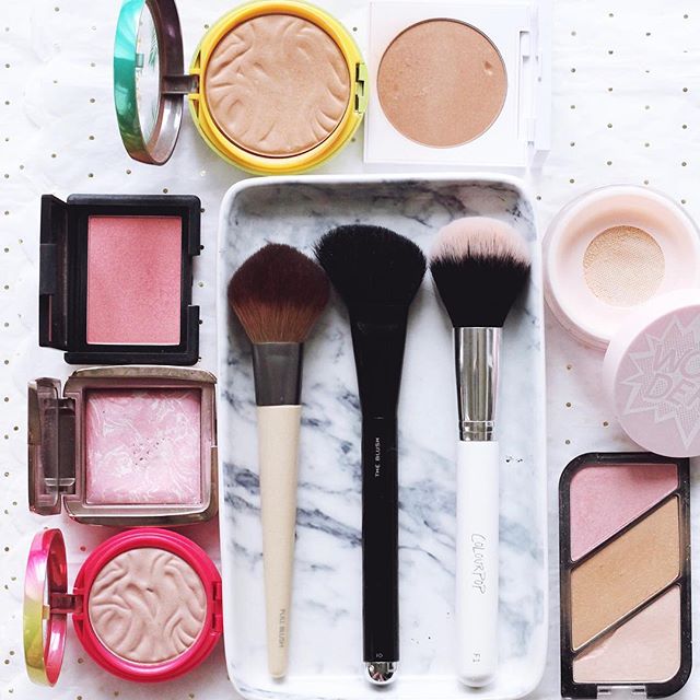 Sharing my favorite makeup brushes to jump-start a well-rounded collection {link in bio} #makeupbrushes #affordablemakeupbrushes #ecotoolsbrush #complexionperfection