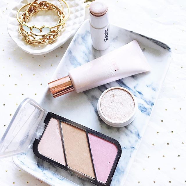 Talking about four glow getters currently in my makeup bag, including 2 drugstore gems, on the blog! {Link in profile} #bbloggers #glossier #highlighters #glowup